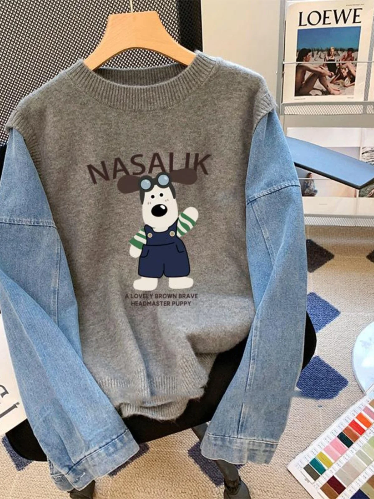 

Женский джемпер из денима с пэчворком и круглым вырезом, осенне-зимний, утепленный, с забавным мультяшным принтом собаки, в корейском стиле, свободного кроя.