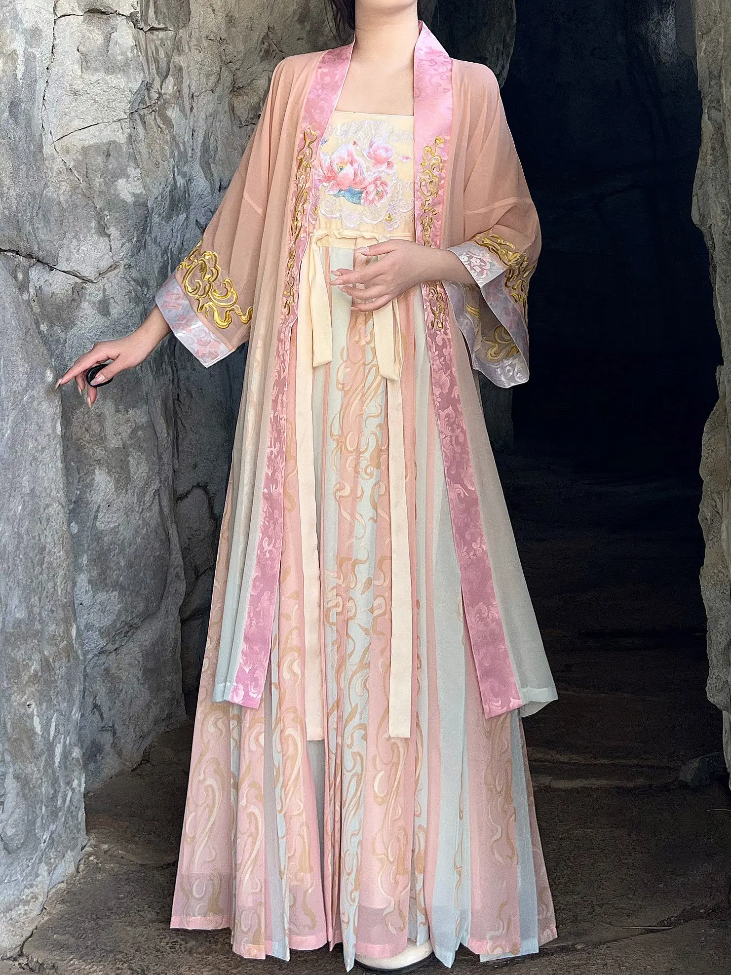Original authentic Chinese style gradient Song Dynasty Hanfu, 2-piece Hanfu set, jacket and skirt, print and embroidery combined
