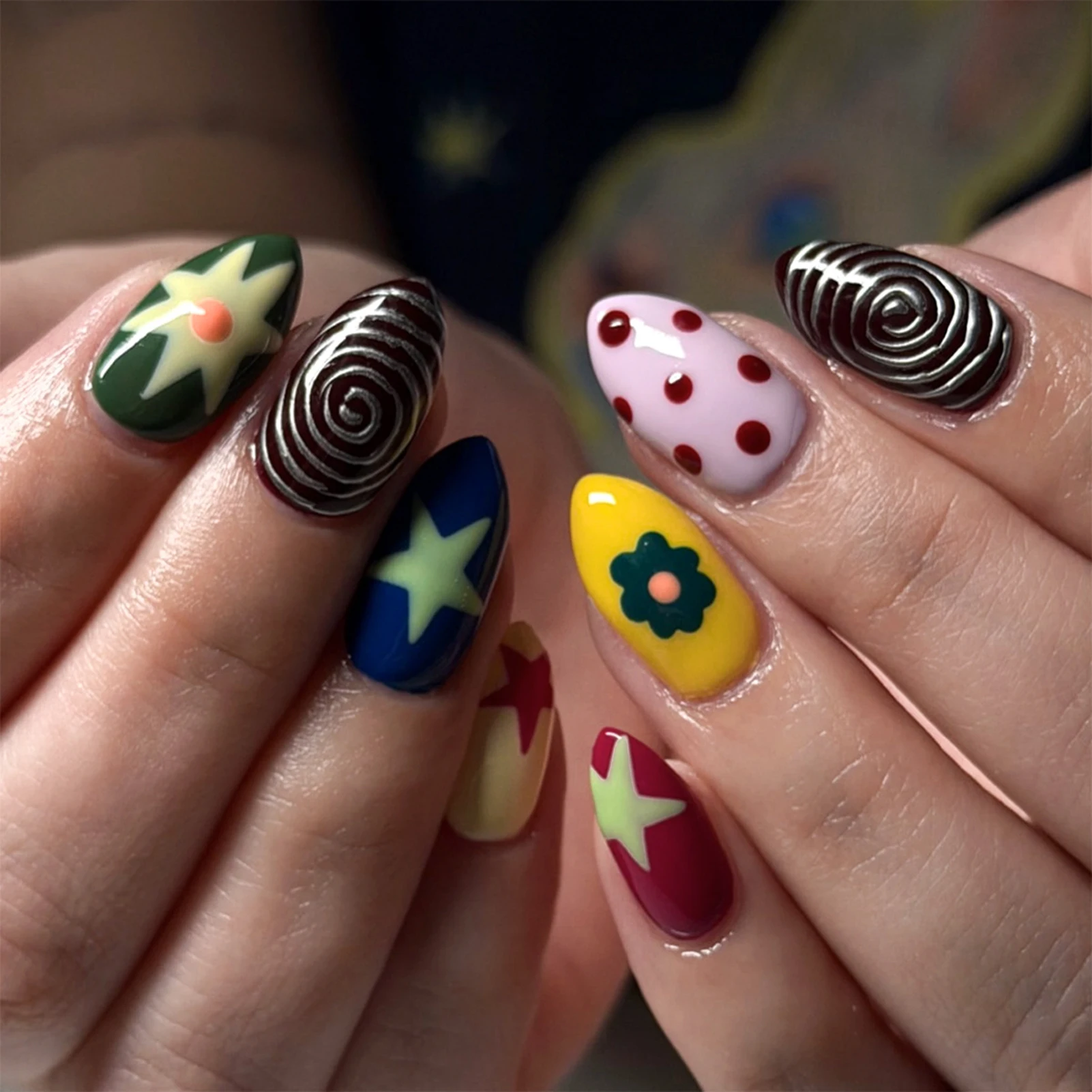 24pcs Green/Red Star Press On Nails Hand-paimted Little Flower Polka Dot Elements False Nails Spring Summer Almond Fake Nail