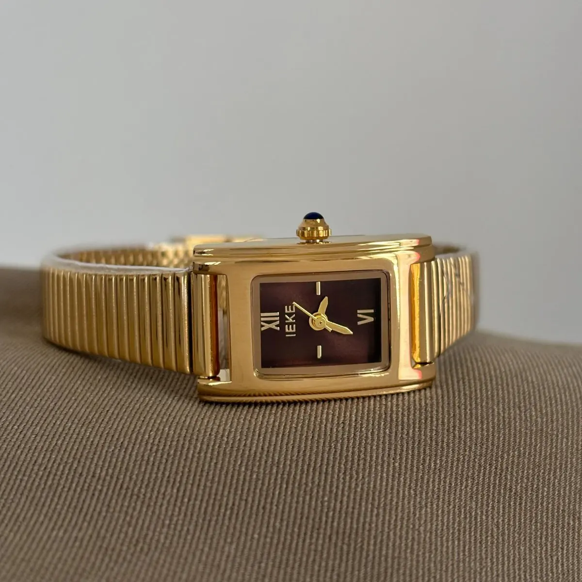 

New Korean-Style Minimalist Square Bracelet Watch For Women, Featuring A Sophisticated, Vintage, And Versatile Design.