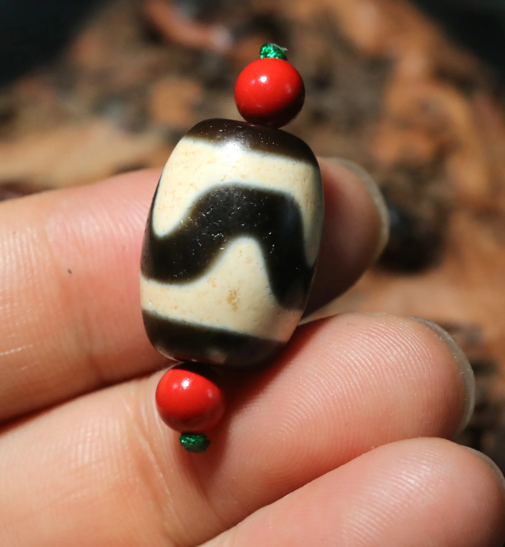 Ultra Energy Tibetan Old Agate Sharp Tiger Tooth Ivory Color Bucket Shape Small dZi Bead For Precious Gemstone Jewelry