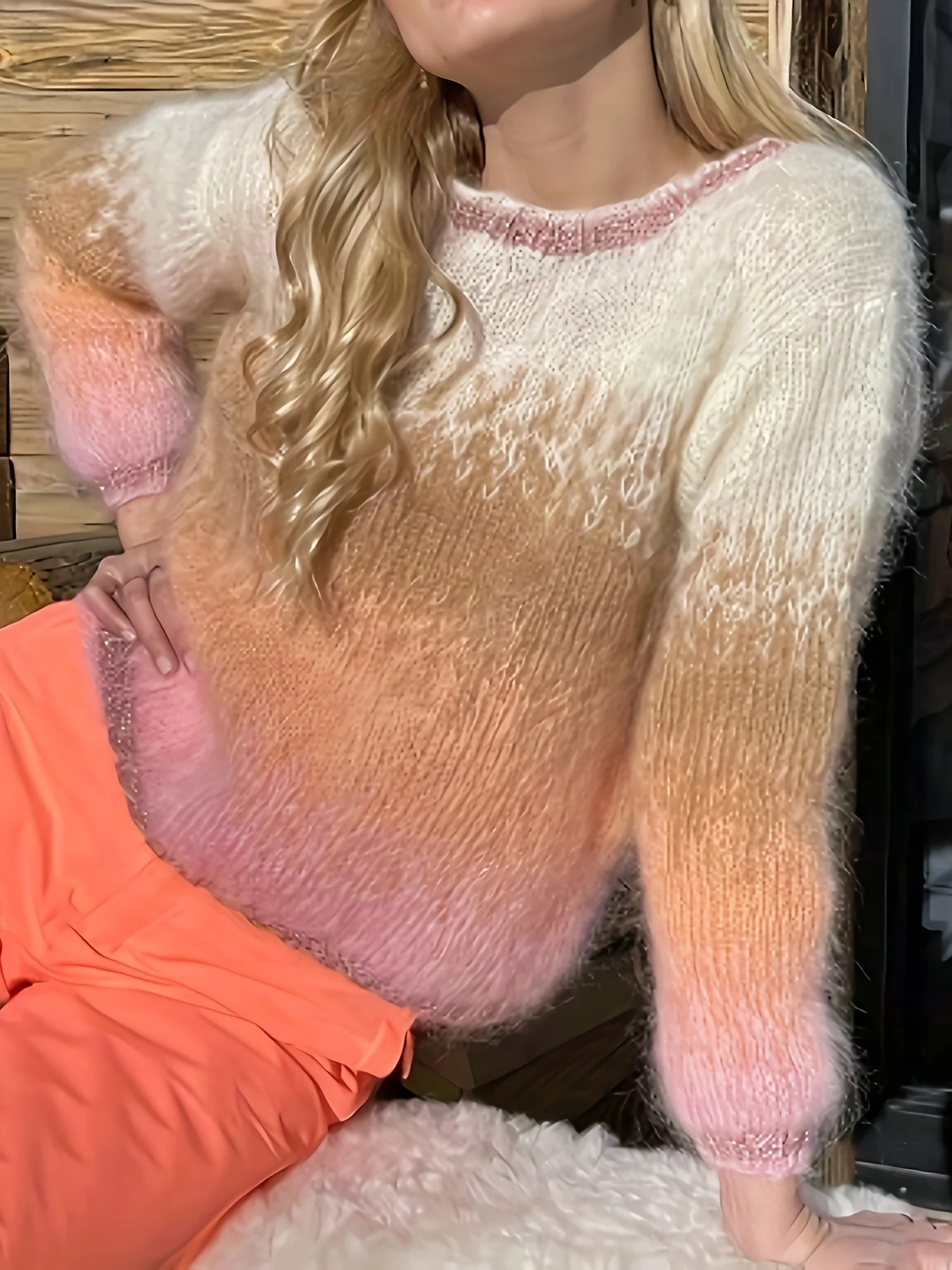 Delikatny damski sweter z gradientem kolorów, pluszowy, dzianinowy pulower, modny, wygodny, podkreślający temperament.