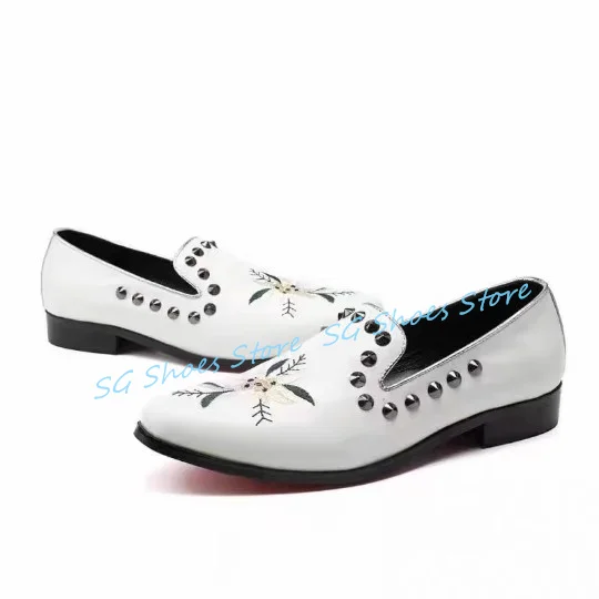 

Мужские лоферы из натуральной кожи с вышивкой в виде цветов лилии, туфли дерби на низком каблуке с заклепками в стиле панк, мужская дышащая повседневная обувь