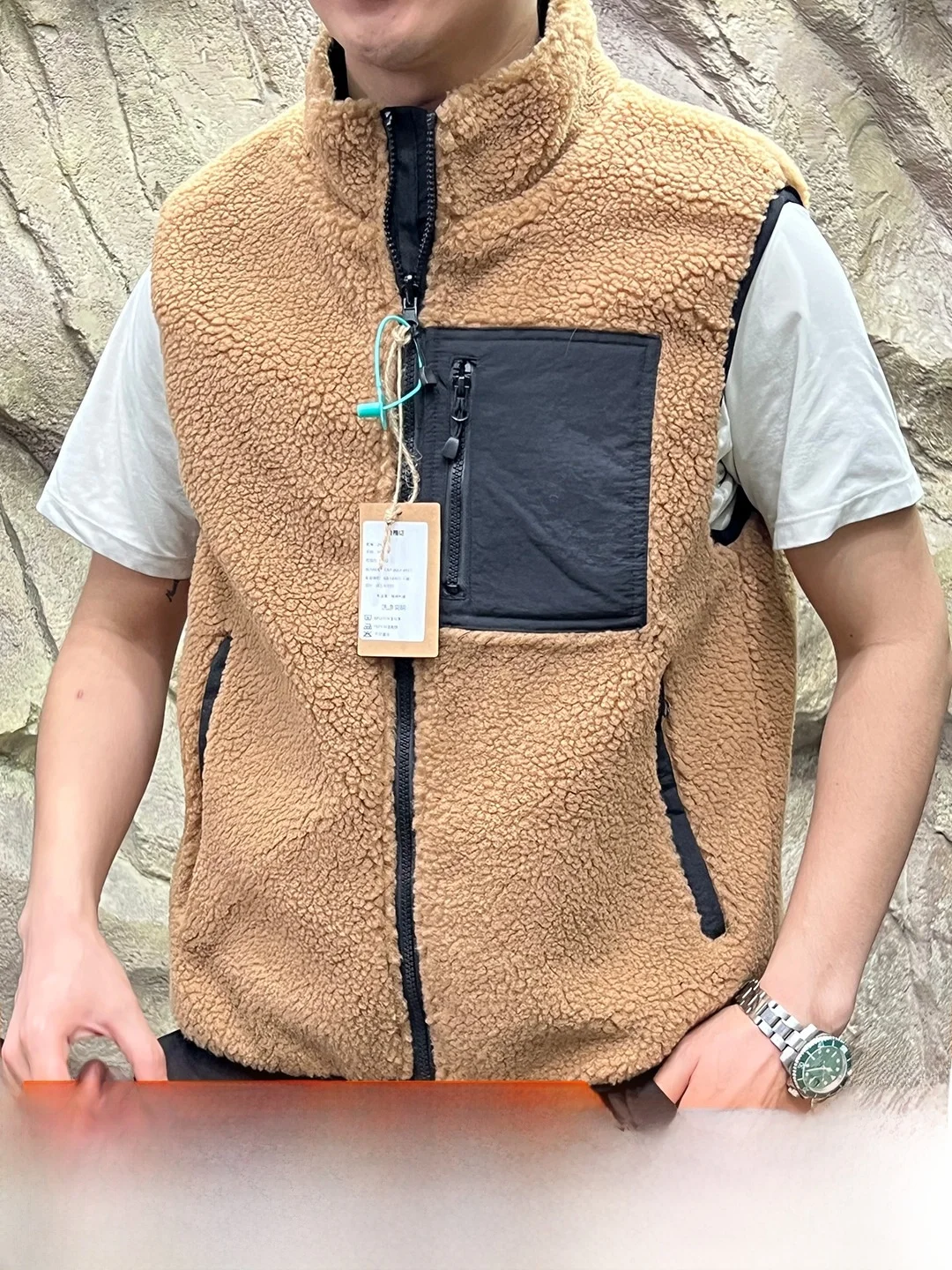 Two-Way Wearable Sheepskin Vest Unisex Outdoor Simple Matching Warmth without Sleeves Stand Collar Zipper Closure Standard Fit