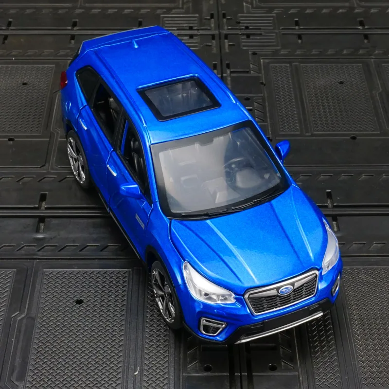 

1:30 Subaru forester alloy off-road vehicle model with acousto-optic pull-back toy door and hood trunk can be opened.