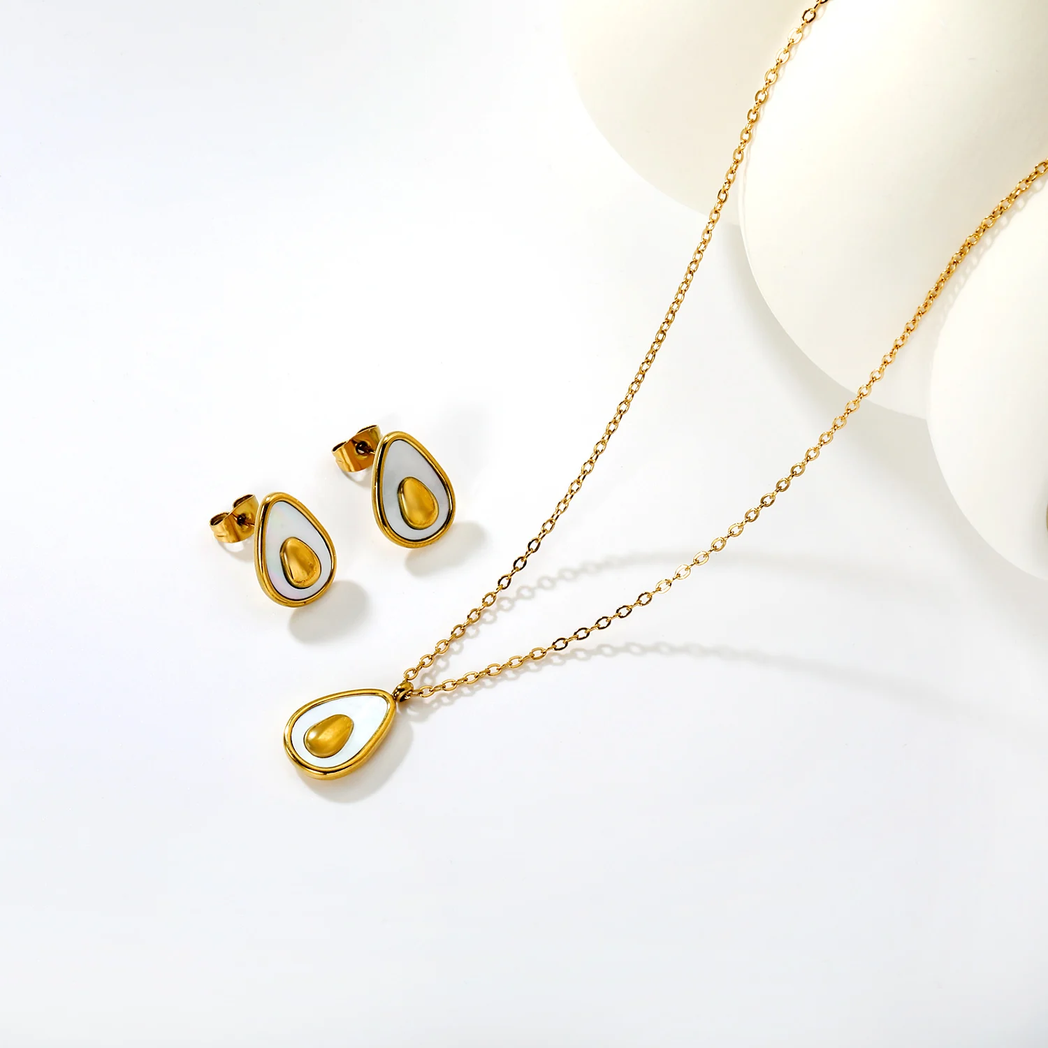 Shell & Avocado Pendant Necklace & Stud Earrings Set