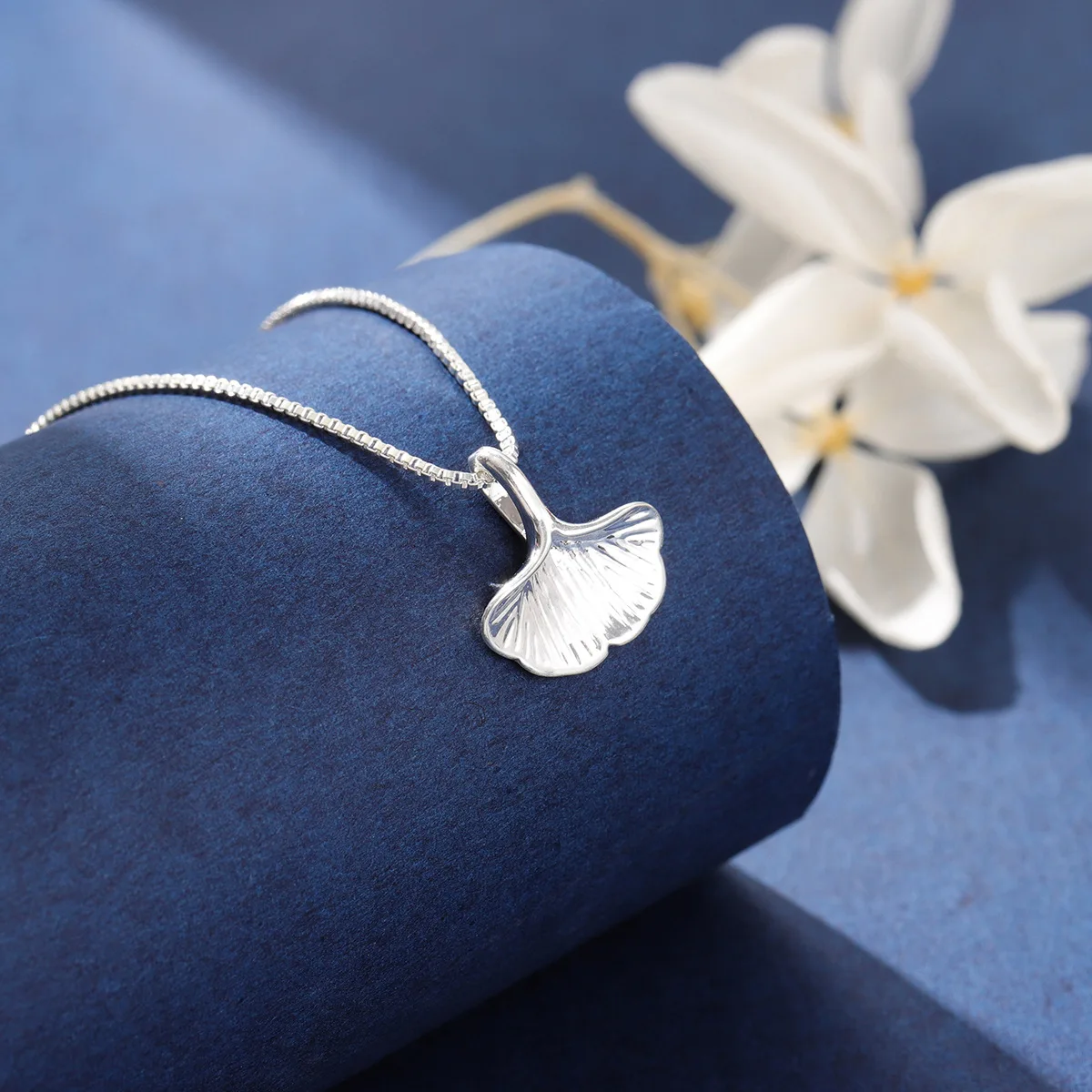 

Новое модное украшение из серебра 925 пробы с подвеской в виде листа гинкго, элегантное колье XL260