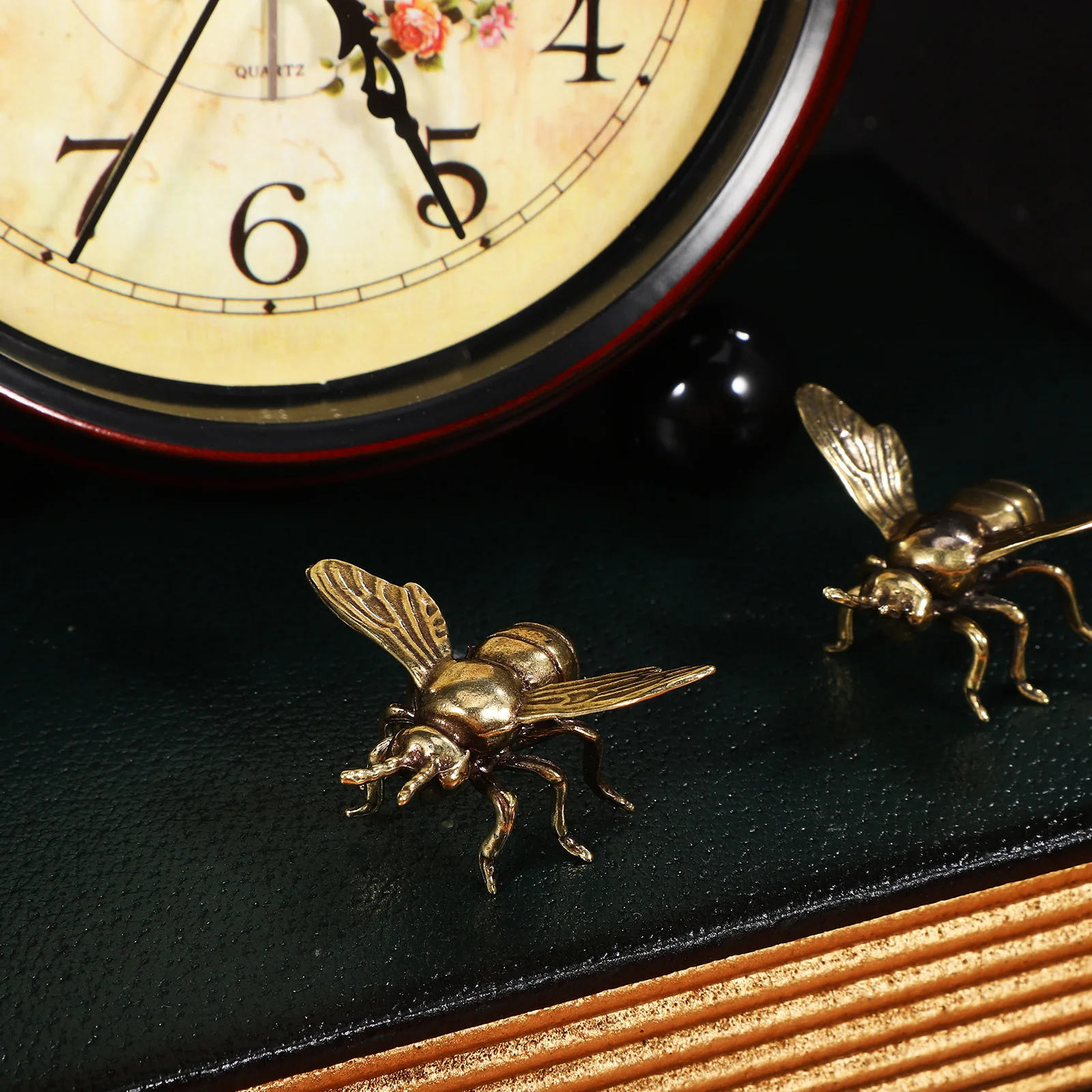 2 peças delicadas enfeites de abelha de latão feitos à mão mini estatuetas exclusivas decoração de casa decorações de presente