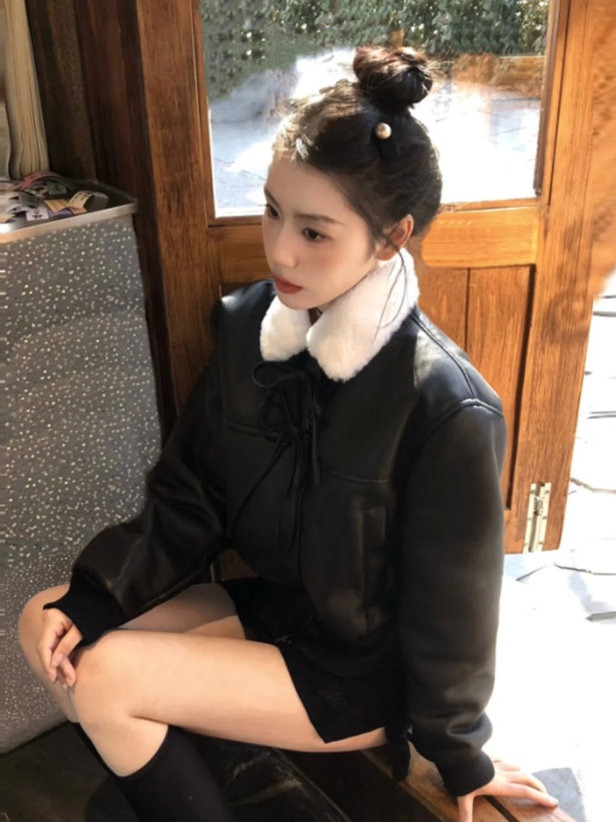 

Американская ретро-куртка из утолщенной кожи с мехом для женщин: стильная, с карманами на молнии, для повседневной носки, с длинными рукавами