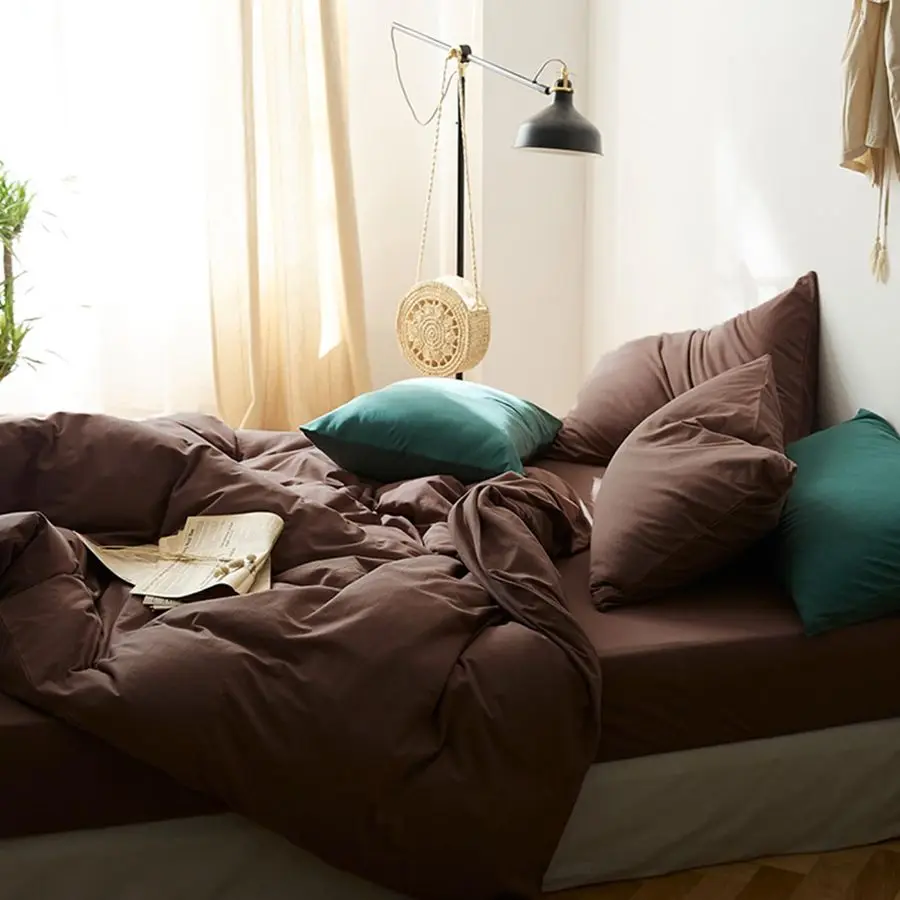 

Комплект постельного белья Queen Size: коричневый пододеяльник, однотонный цвет мокко, 3 предмета, минималистичный дизайн, мягкая микрофибра, комфортный.