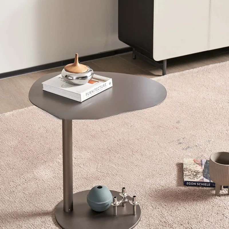 

/Edge table/Italian minimalist/Metallic paint/ZS