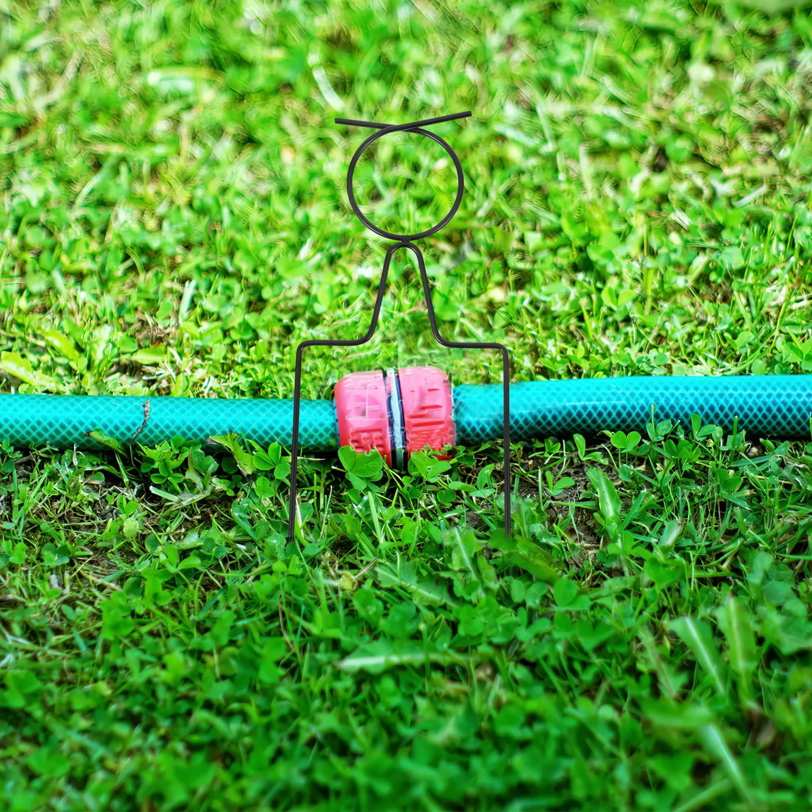 4Pcs Water Hose Guide Stakes Metal Heavy Duty Garden Hose Guide Spikes Outdoor Lawn Flower Bed Protection Organizer