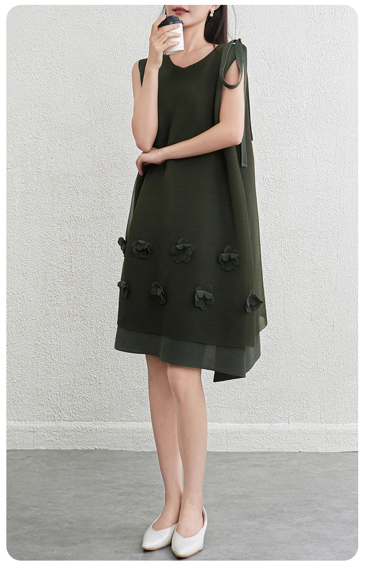 Miyake Plissiertes Kleid für Damen in Grau mit 3D-Schleife und Blumenapplikation, Frühling/Sommer 2026, A-Linie, Party, Schick, Stilvoll, Dezentes, Cooles Outfit – Detail 4