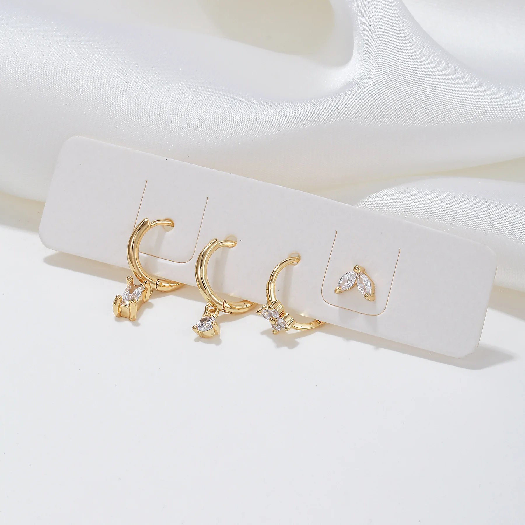 4PCS Tiny Flower Clear CZ Huggie Hoop Earrings Set for Women Dainty 4 Holes Zircons Cartilage Piercing Stud Earring Cute Jewelry