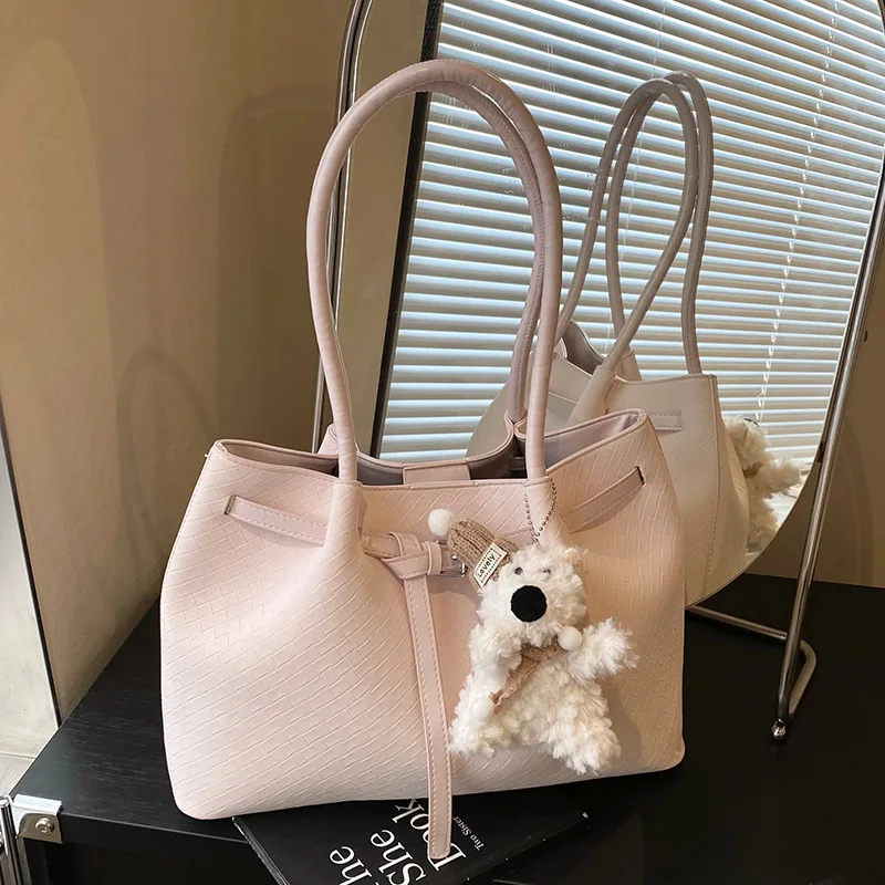 

Spring Summer New Arrival Elegant Underarm Tote Bag Minimalist Shoulder Bag Versatile Premium Commuter Work Bag Chic Crossbody
