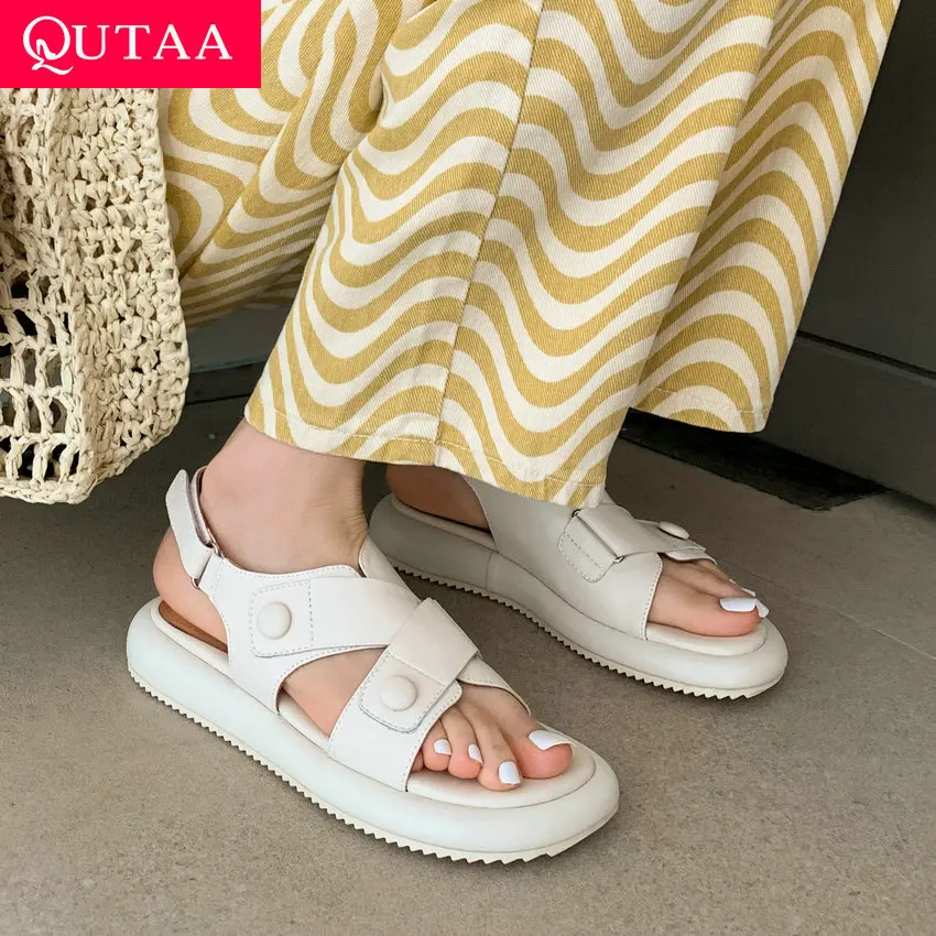 

QUTAA/2023 г. Женские босоножки шлепанцы на платформе и низком каблуке повседневная обувь из натуральной кожи с круглым носком Женская весенне-летняя обувь, размеры 34-39