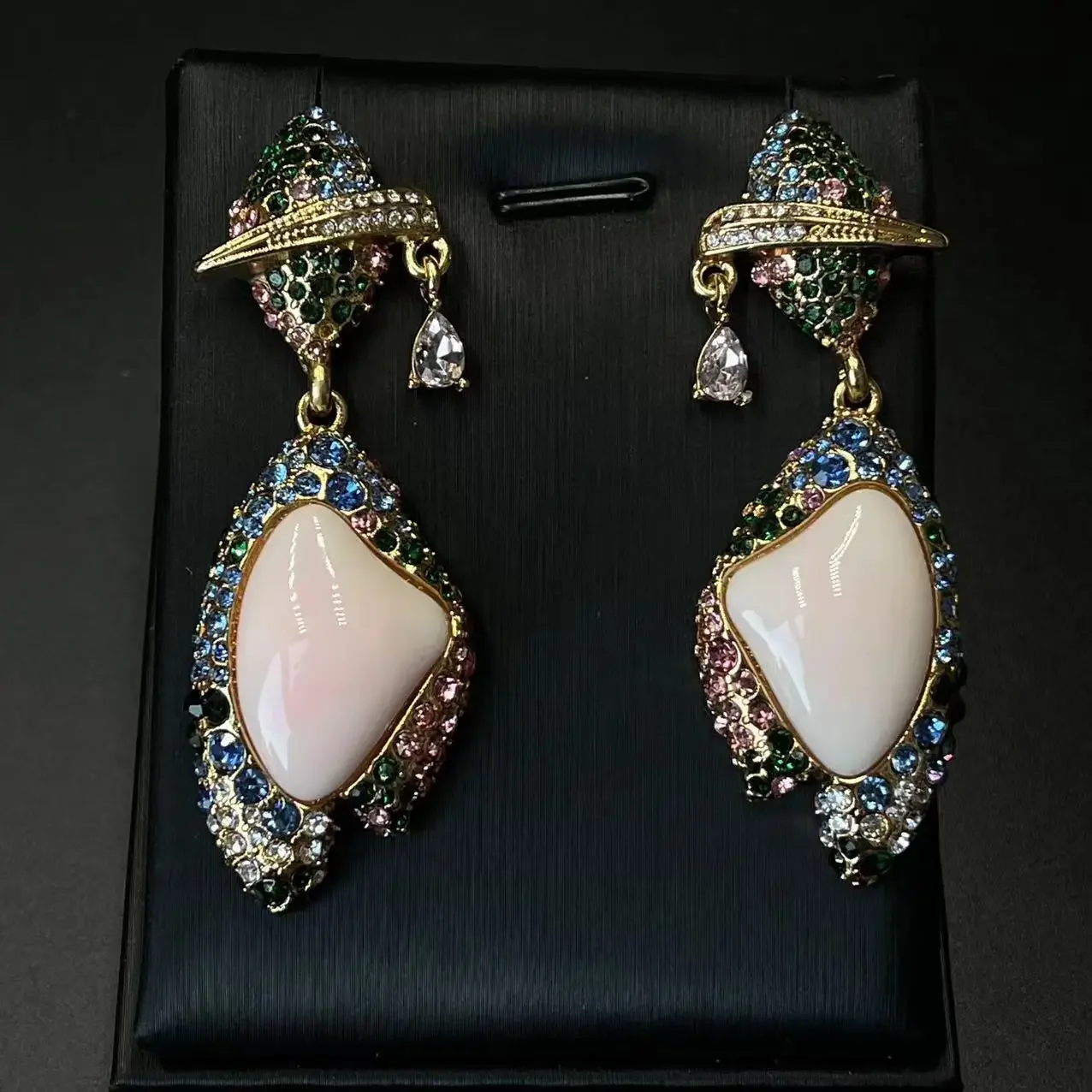 

Vintage Europe and The United States Cultural Drop Enamel Process Shows Advanced Sense 2024 Trend New Earrings Wholesale