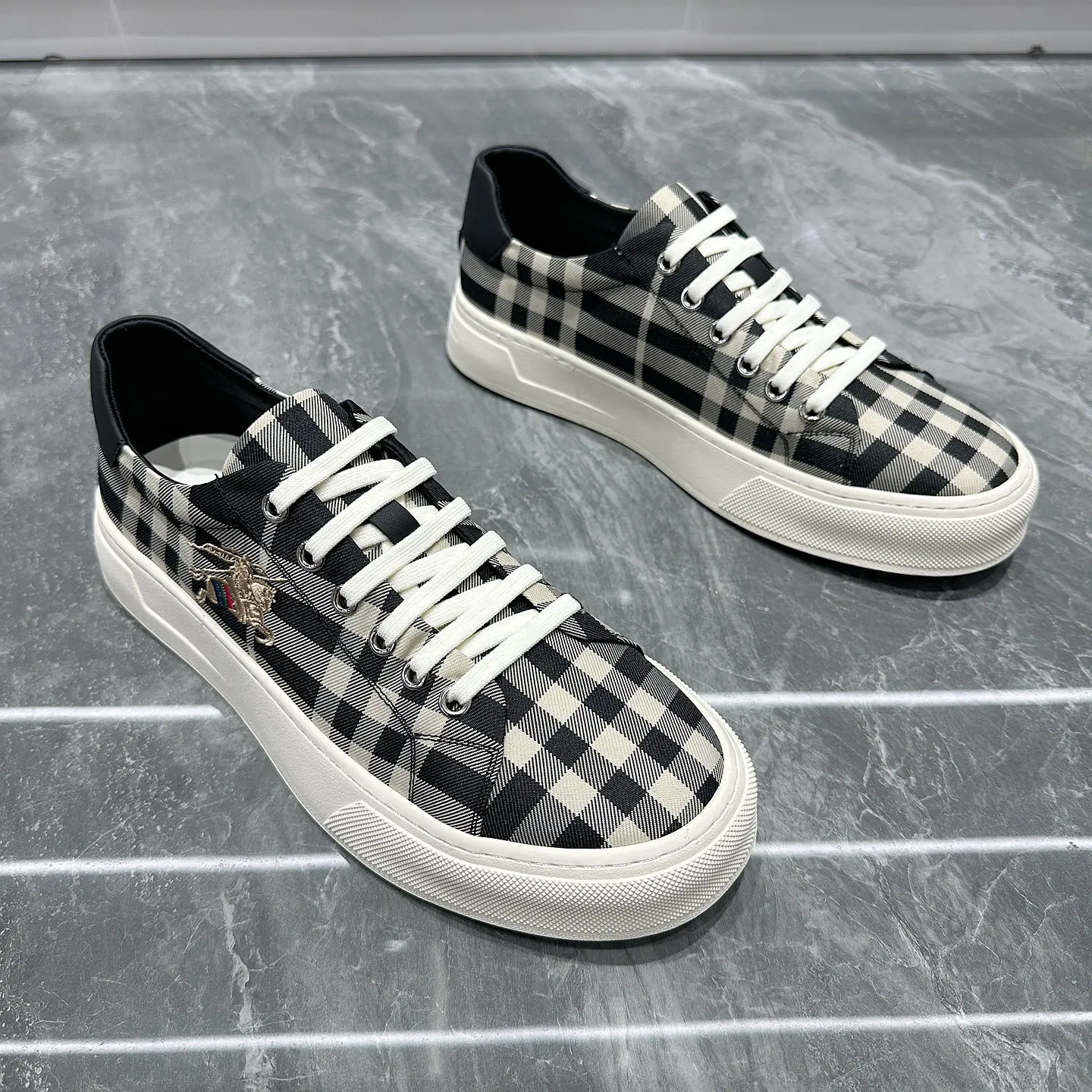 أحذية رجالية خفيفة الوزن برباط - مراجعة Men Shoes Dior وسعره