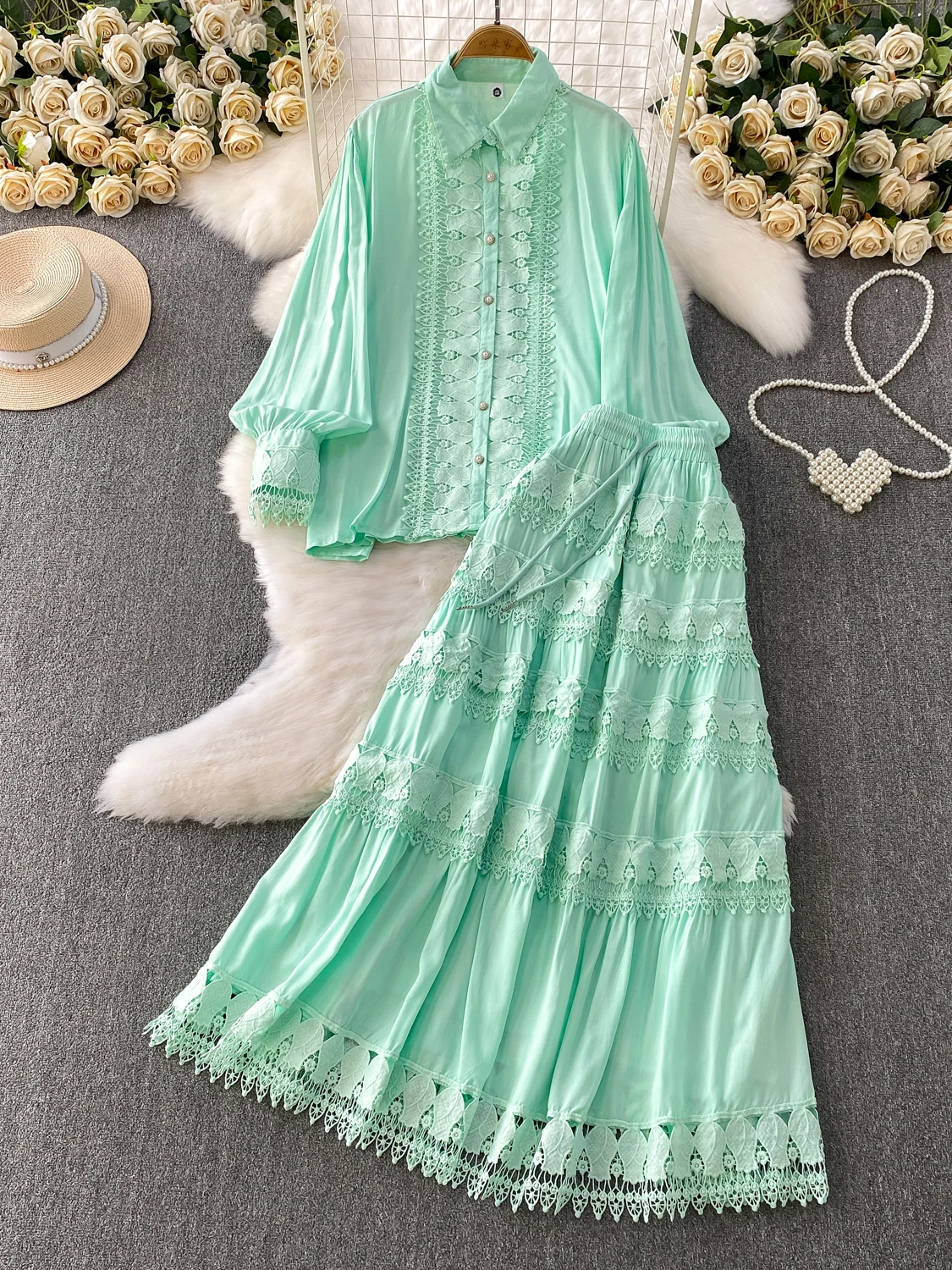 

Синий кружевной лоскутный топ с тяжелой вышивкой и воротником-стойкой, топ-фонарь Све и утягивающая юбка с высокой талией, комплект из двух предметов