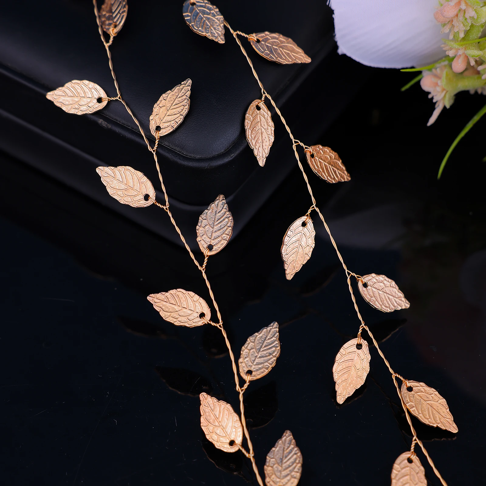 قطعة واحدة من عصابة رأس على شكل أوراق شجر بسيطة، عصابة رأس للحفلات الكريستالية، عصابة رأس للعطلات، عصابة رأس لإكسسوارات شعر الزفاف، عصابة رأس