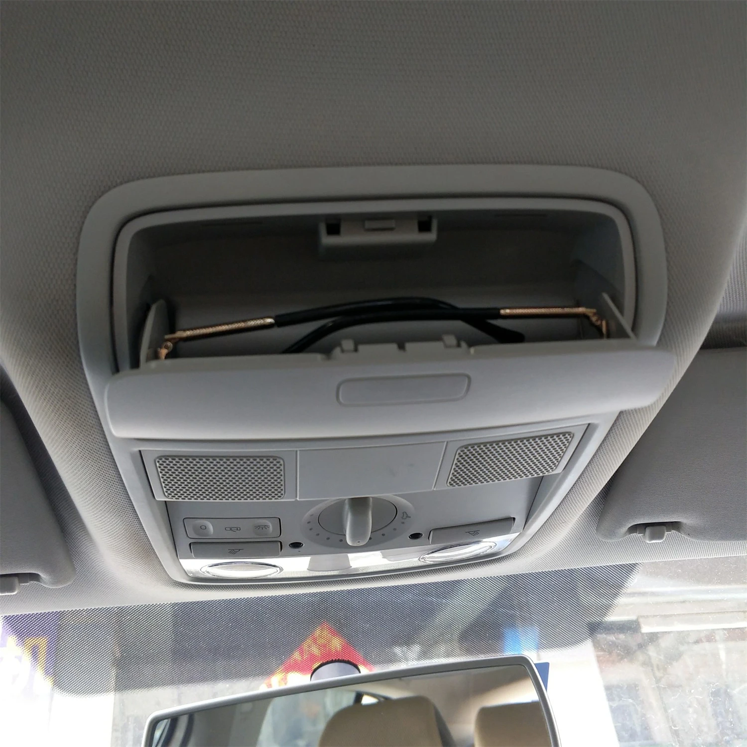 Car Sun Glasses Case Sunglass Storage Box Holder for VW Tiguan Golf MK5 MK6 J-etta 5 Passat B7 1KD868837 ABS Grey