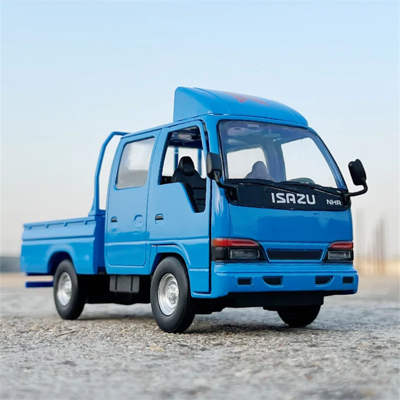 1:32 ISUZU NHR aluminiowy Model samochodu Diecasts metalowa wywrotka Model pojazdów dźwięk i światło kolekcja symulacji zabawka dla dzieci prezent