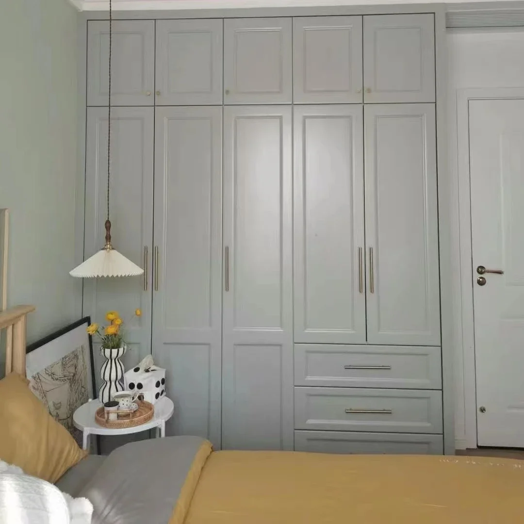 Luxury style solid wood wardrobe customized for home use, modern and simple European pine board