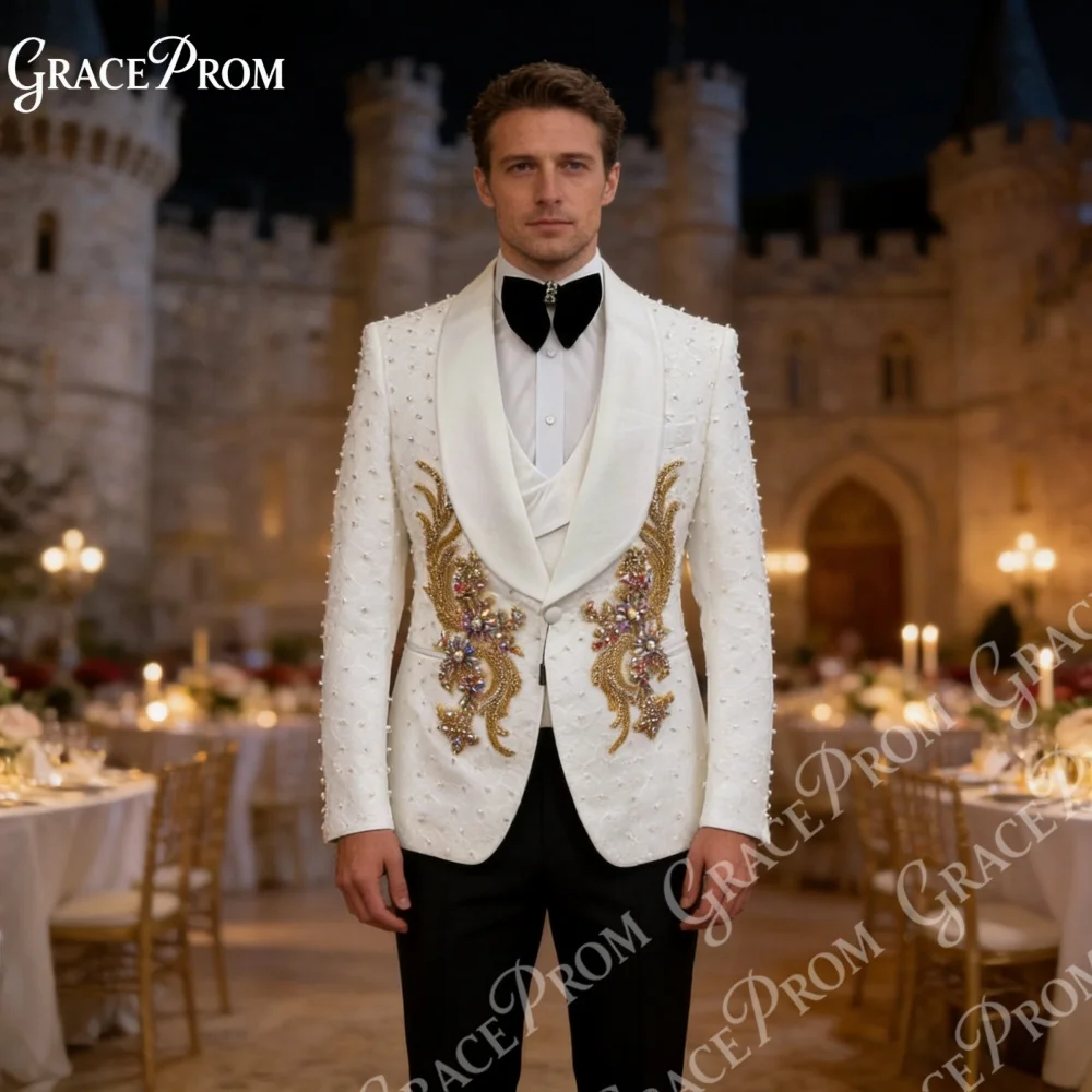 

Luxury White Beaded Mens Tuxedo 3PCS 2026 Elegant Gold Leaf Embroidery Groom Suit For Wedding Party Best Man Formal Prom Blazer