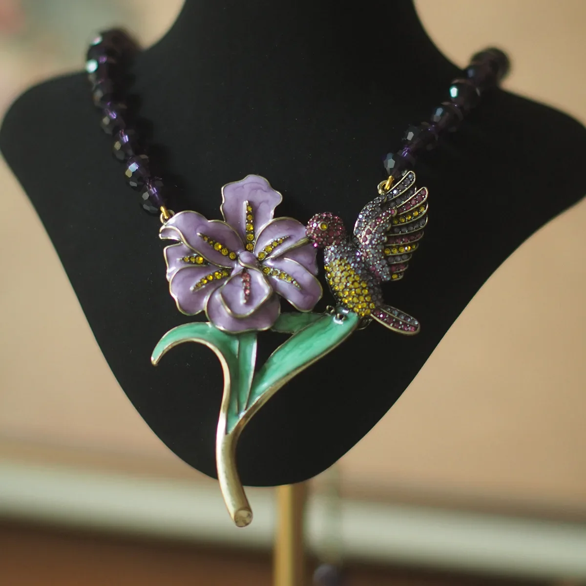 

Europe and The United States HD Heavy Industry Retro Elegant Gentle Purple Flowers and Birds Unique Shape Shining Necklace.