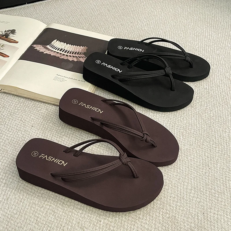 Leichte EVA-Keilabsatz-Flip-Flops für Damen – Sommer 2026 – Lässige Strandpantoletten mit dicker Sohle – Damen-Plateau-Zehenstegsandalen