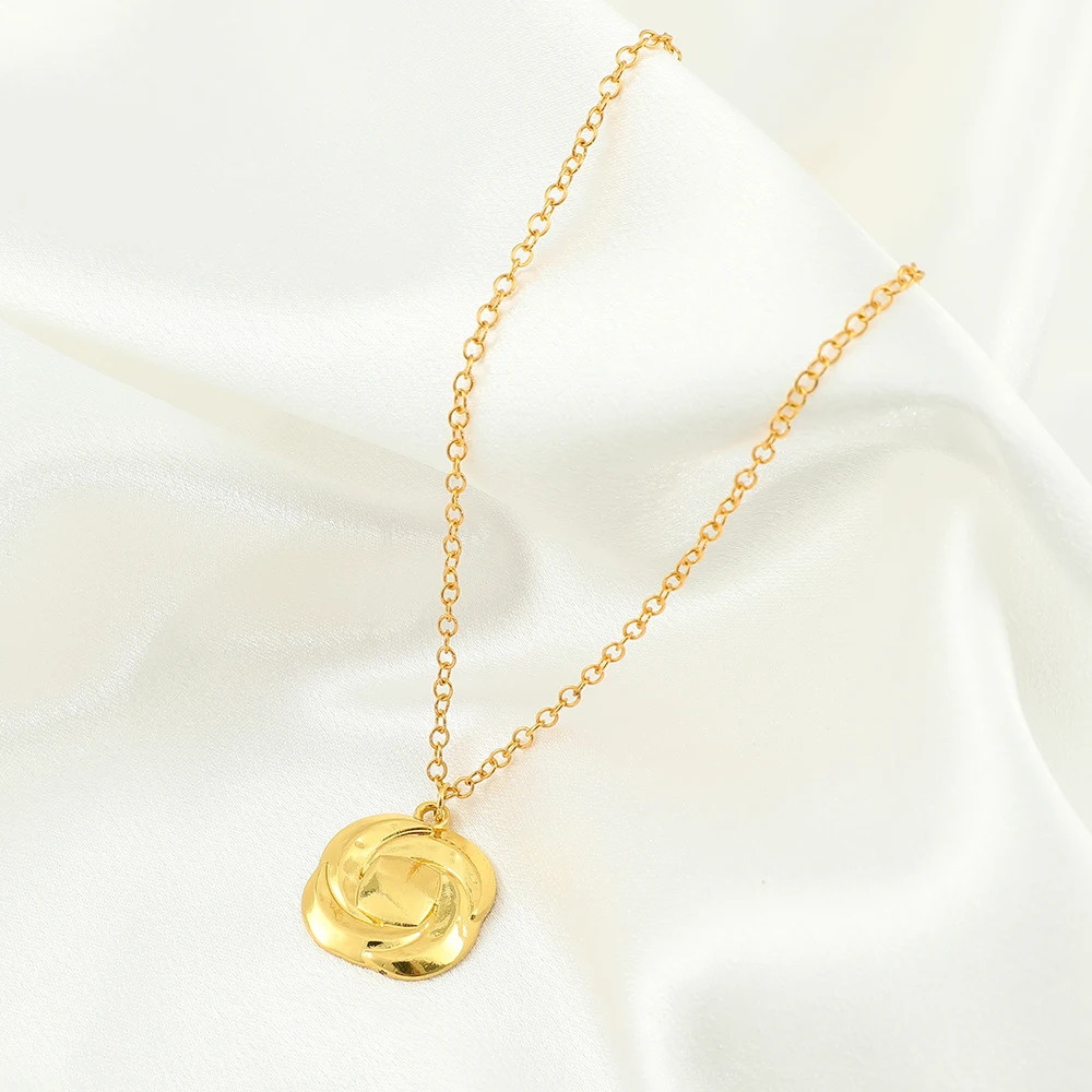Elegant Rose Pendant Necklace for Women Simple Exquisite Charming Jewelry Accessory Anime Gift ﻿