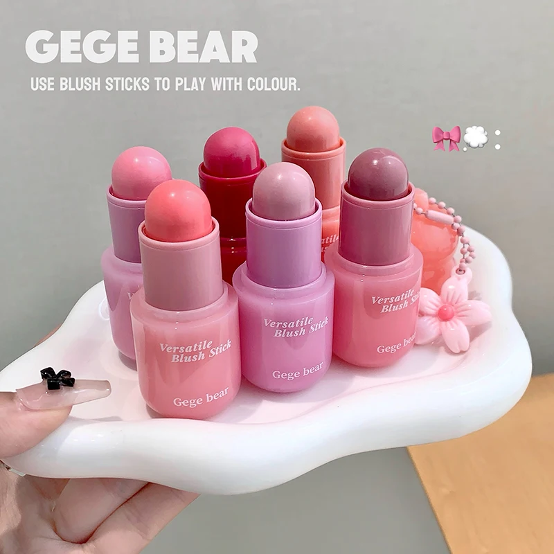 Gege Bear Bastão de blush multiuso com brilho de água estilo coreano, hidratante e suave e sedoso, blush com brilho de água de dupla utilização e pingente de matiz labial