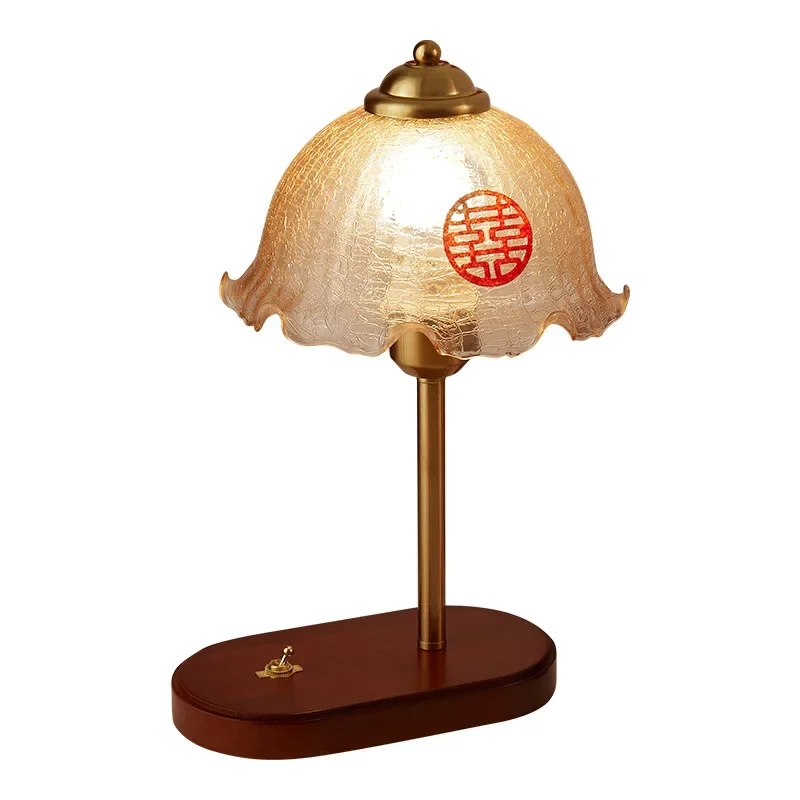 

Happy character newlyweds, wedding desk lamp, bedside bedroom, American retro festive dowry, gifts, warm wedding lamp