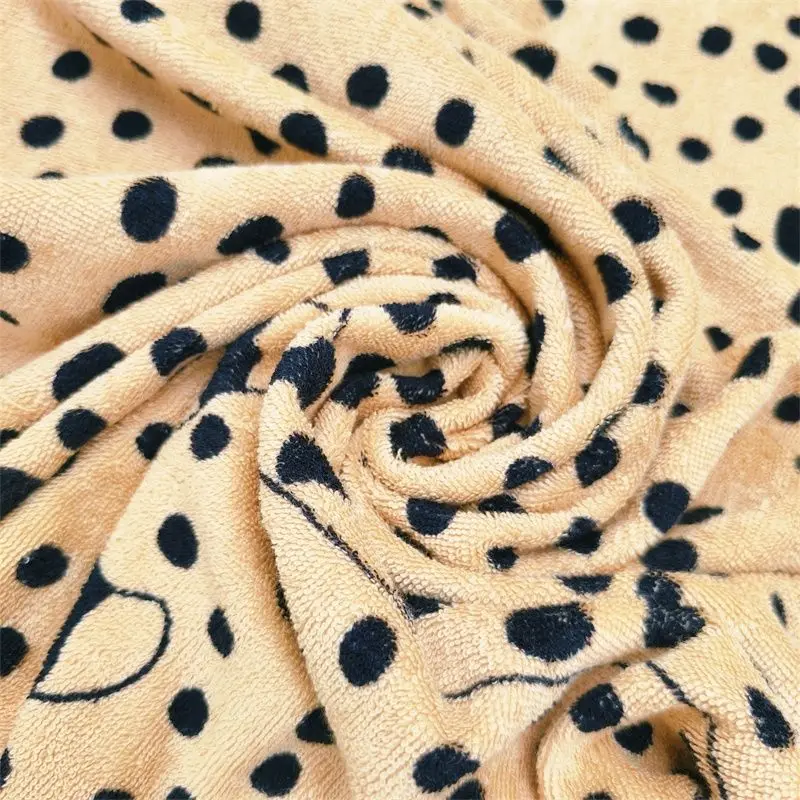 Pure cotton polka dot leopard print bath towel. Soft all-cotton bath towel suitable for adults and children. Universal bath towe
