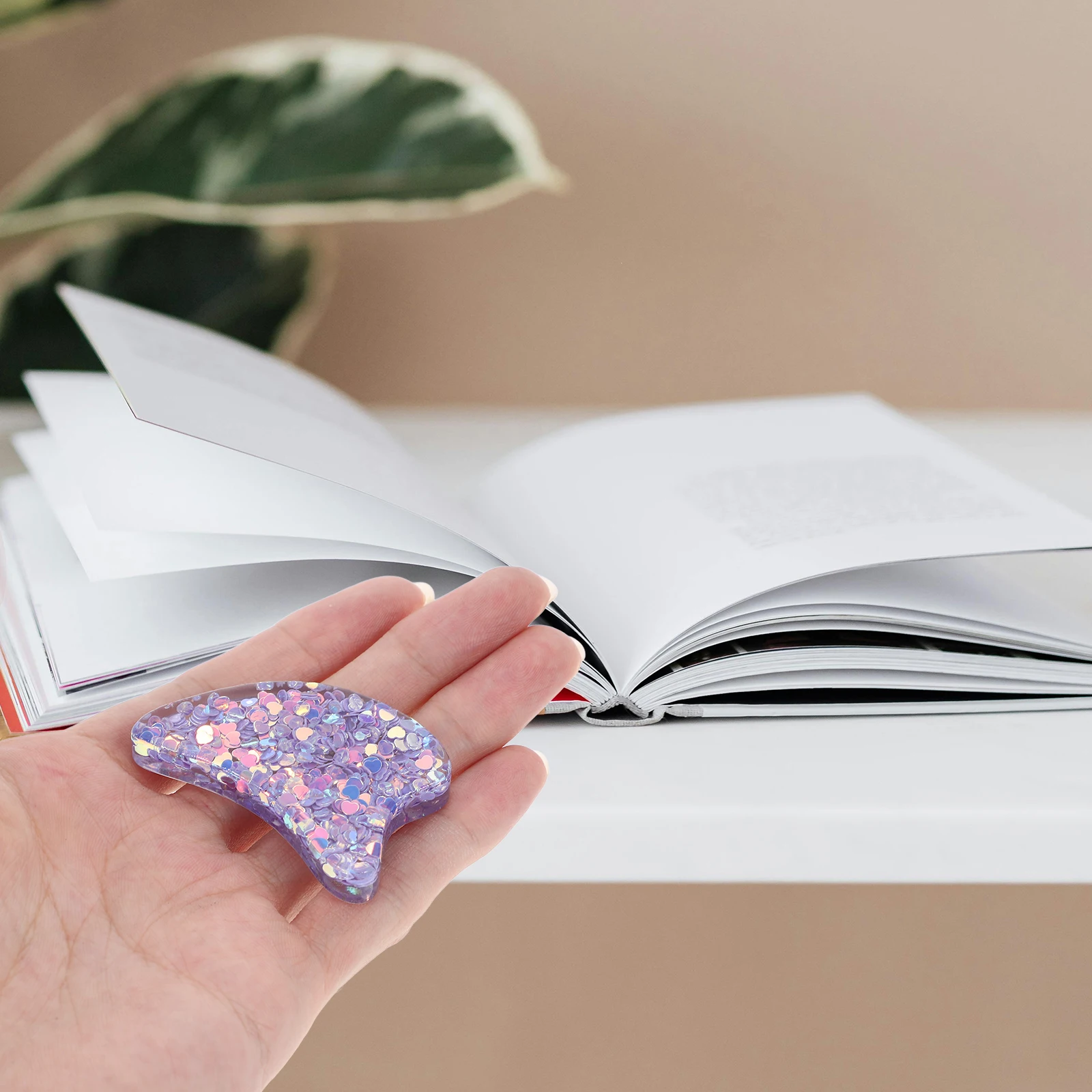 Book Page Holder Heart Shape Reading Tool Smooth Lines Material Practical Book Opener Bookmark For Students Writers