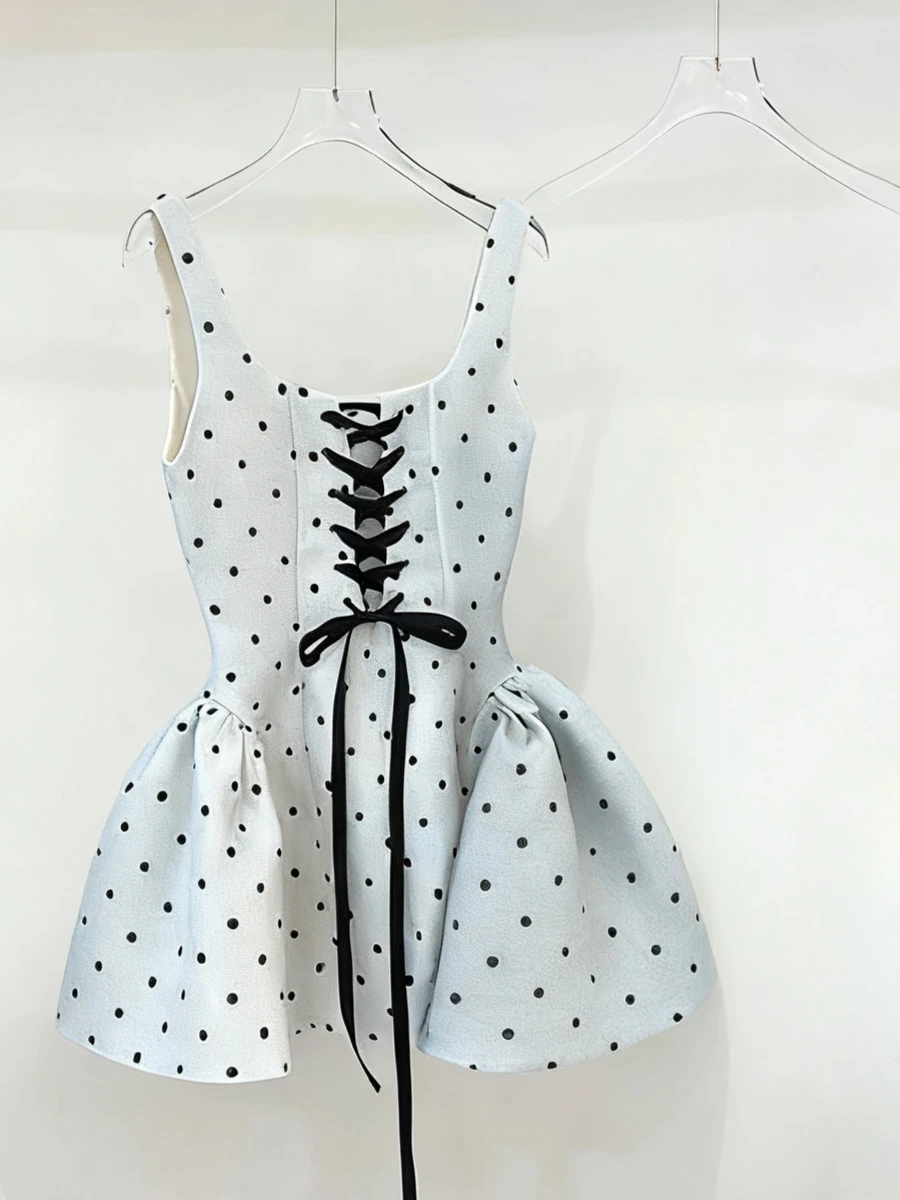 GALCAUR Solido Impiombato Fasciatura Chic Vestito Femminile Colletto Quadrato Senza Maniche Dimagrante Temperamento Francese Abiti da Donna Estate Nuovo