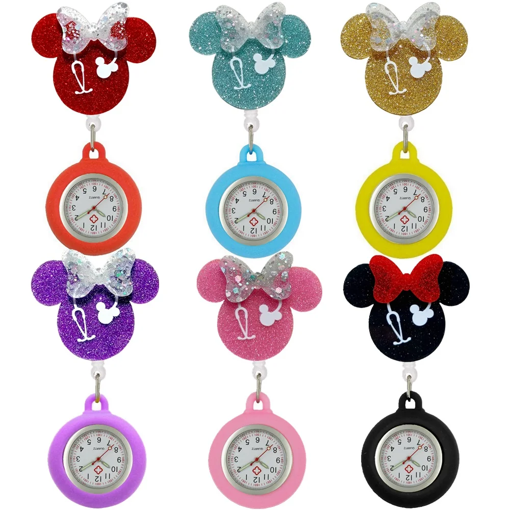 Schöne Cartoon glänzende PVC Cartoon Schleife Muster Krankenschwester Arzt einziehbare Taschenuhren Krankenhaus medizinische Clips Geschenkuhren