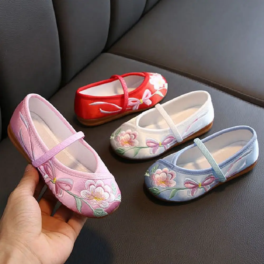 

Chinese Style Girls' Dancing Shoes Soft Sole Non-slip Children Hanfu Flat Shoes Professional Comfortable Ballet Shoes Walking