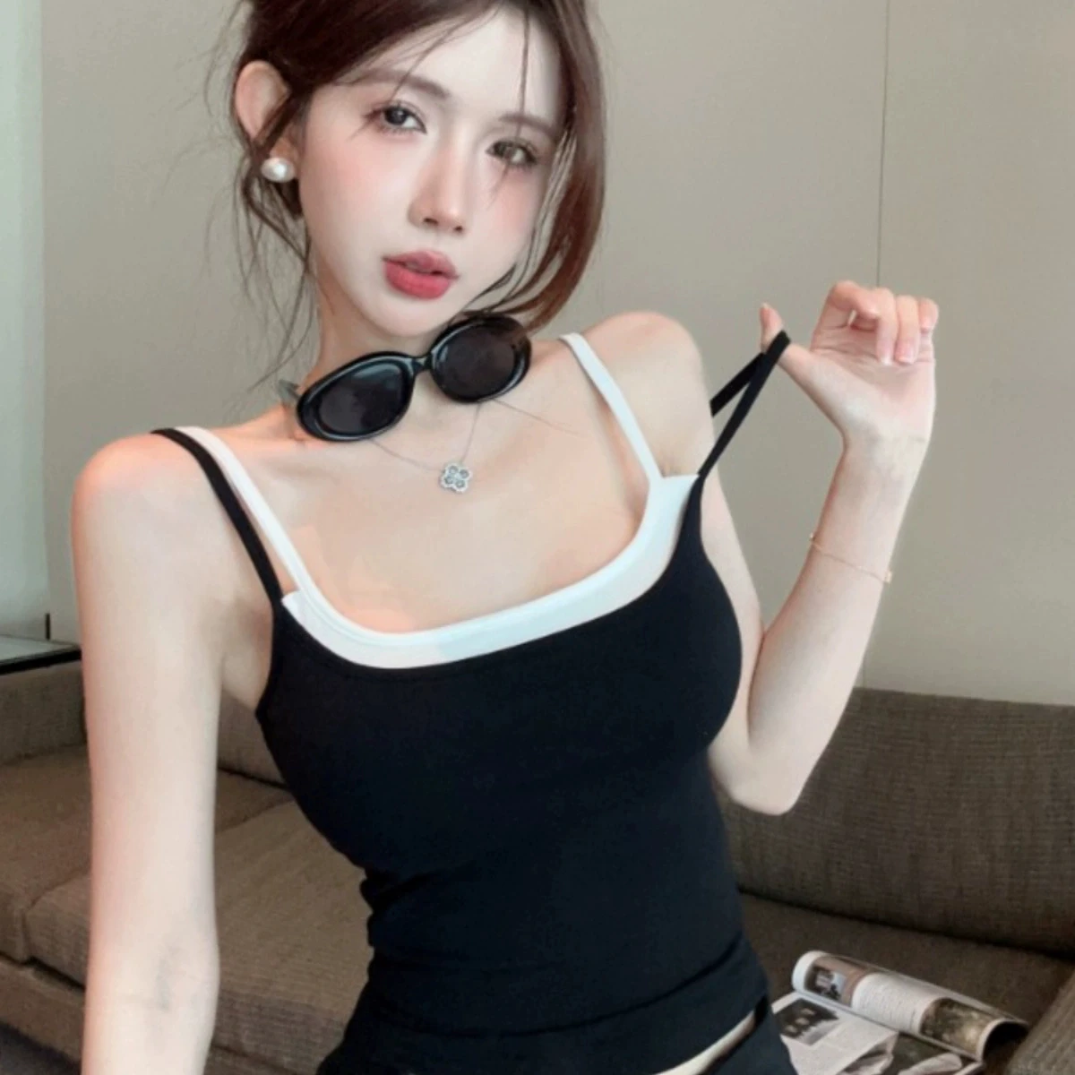 Gilet con cinturino in due pezzi finto design estivo color sangue Capispalla da donna con imbottitura sul petto Top da ragazza piccante