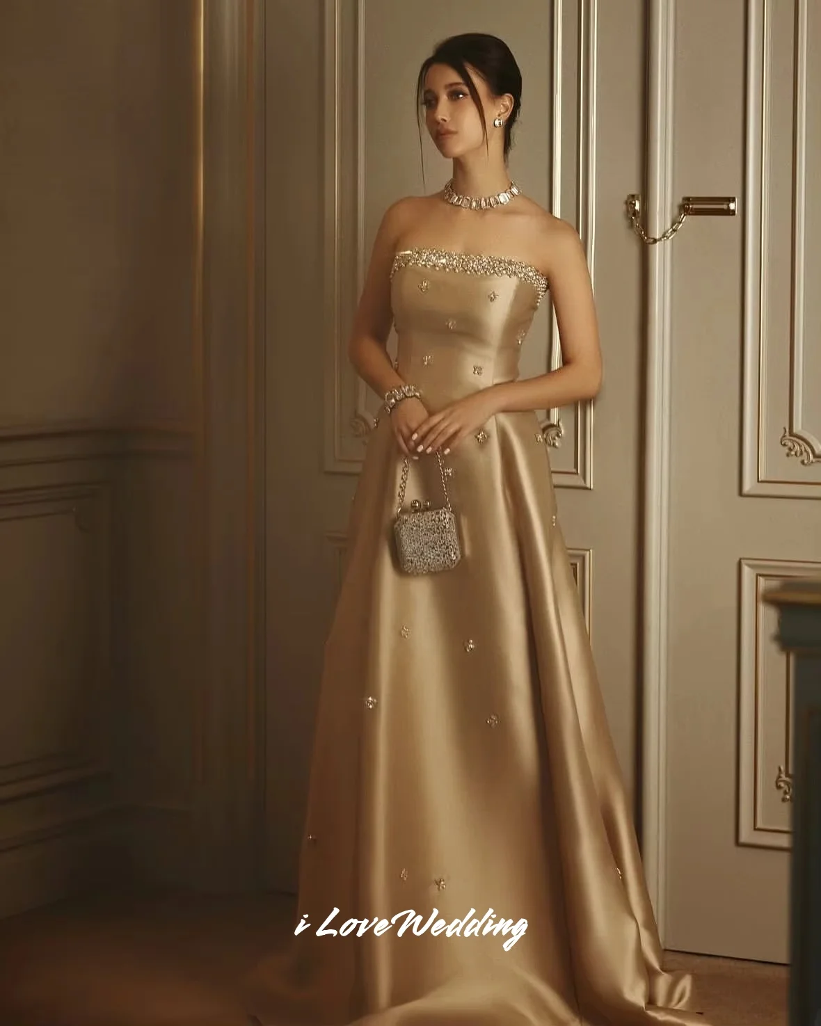 Champagne Strapless Prom Dresses 2025 Satin Sleeveless Crystal A-Line Floor-Length Pleated Gold Wedding Party Dresses Customized