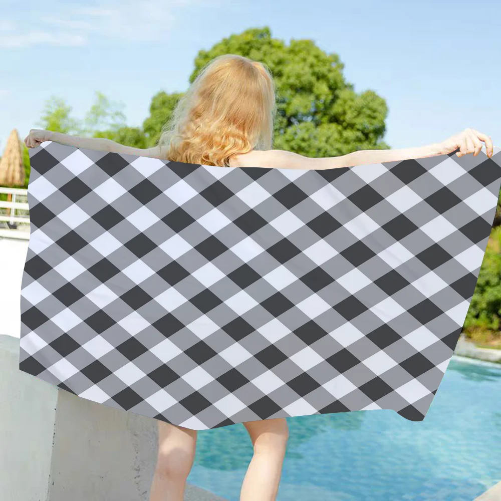 

1PC Black And White Plaidcute Towel Microfiber Beach Towel Quick Dry Kids Beach Blanket Soft Unisex Camping Pool Towel