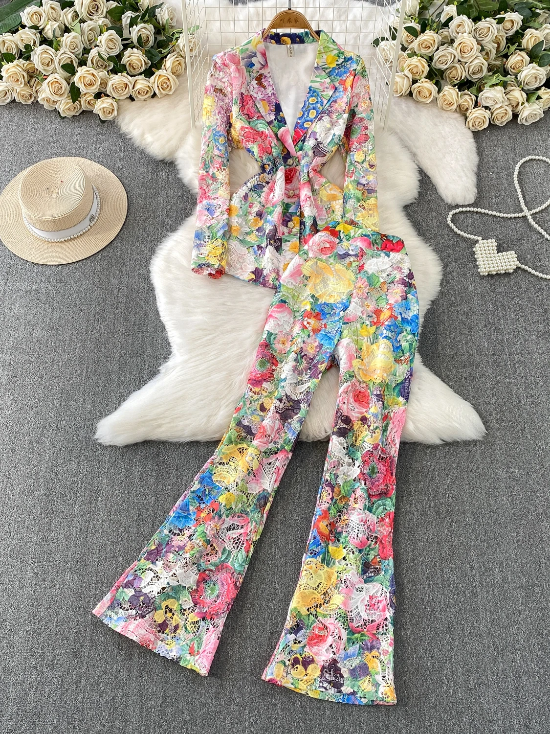 

Elegant Heavy-Lace Metal-Buttoned Suit-Collar Slim-Fit Bell-Pant Two-Piece Set Fashionable Casual Winter Warm Floral Pattern