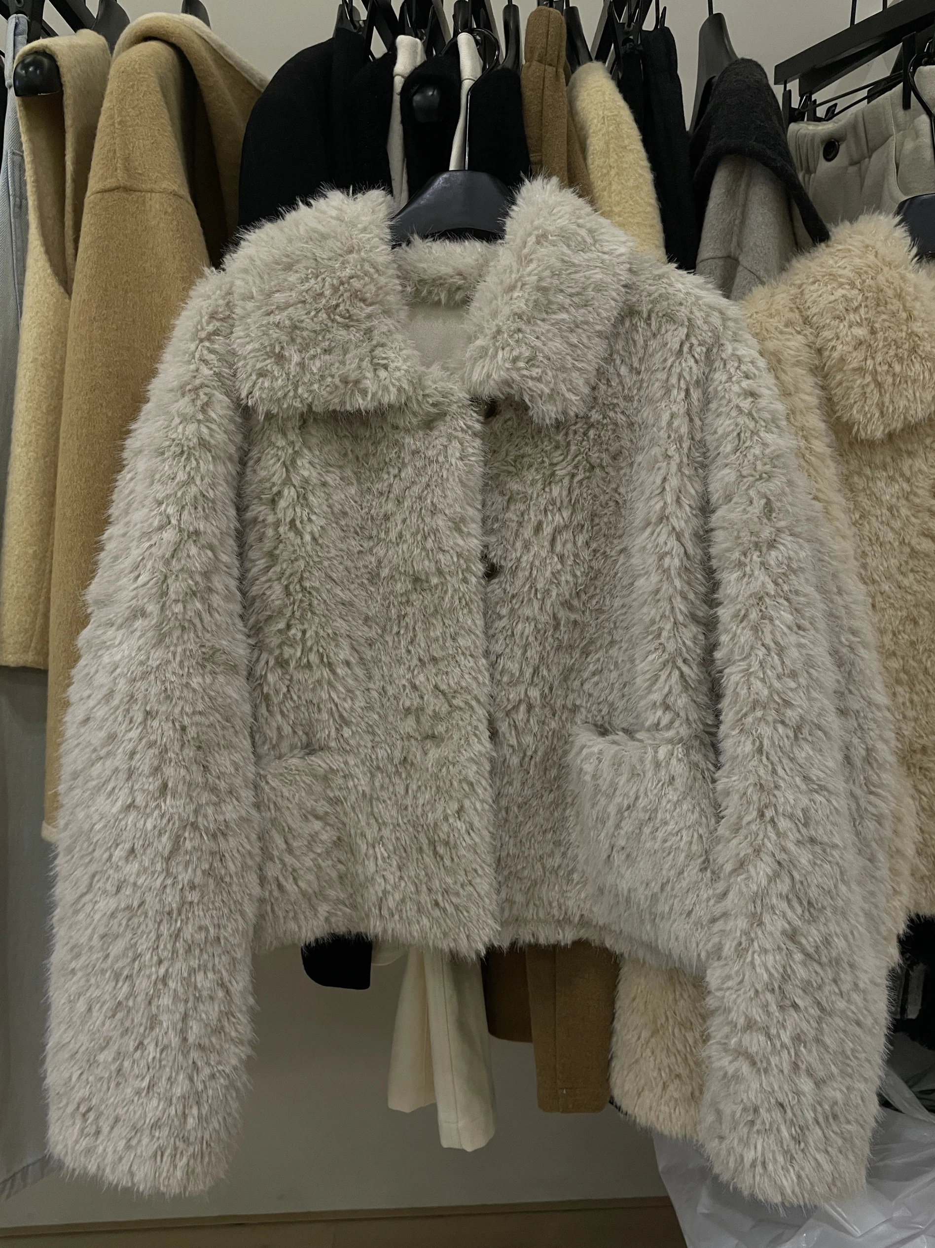 Faionable ort Fur Leather Coat Women's Turn-down Collar Eco-friendly Synthetic Fur Soft Warm Winter Outerwear