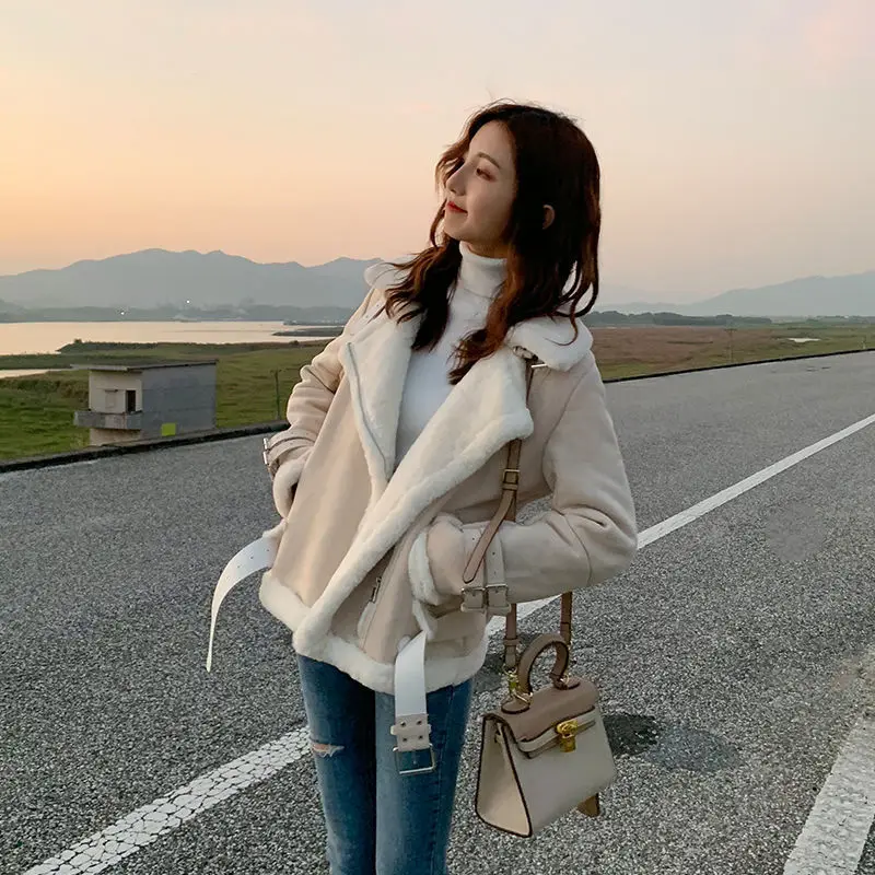 سترة نسائية من فرو الضأن الصناعي من الجلد والفراء مع حزام معطف قطيفة بسحاب وأكمام طويلة سترات منفوشة معاطف شتوية سميكة فروي