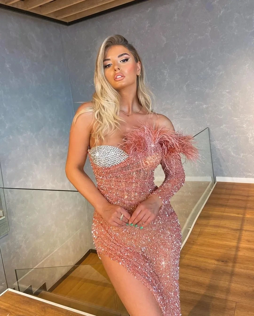 高級スパンコールマーメイドイブニングドレスサイドスプリットヴィンテージワンショルダービーズフェザークリスタルイブニングドレスカスタマイズ