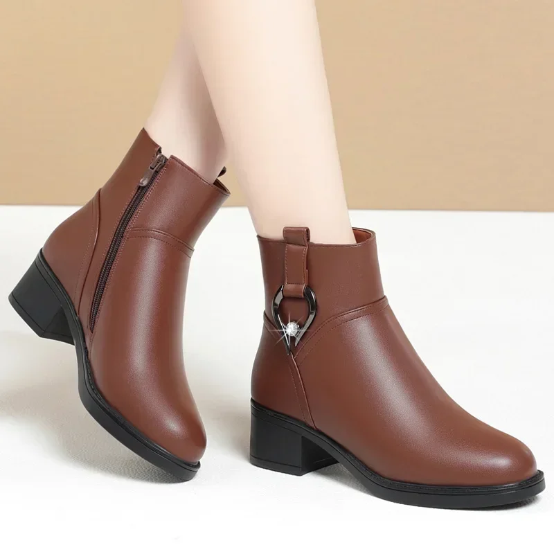 5cm elegante moda med sapatos de salto quadrado botas de couro macio inverno 2025 todos os jogos preto quente botas de tornozelo de pele curta para escritório