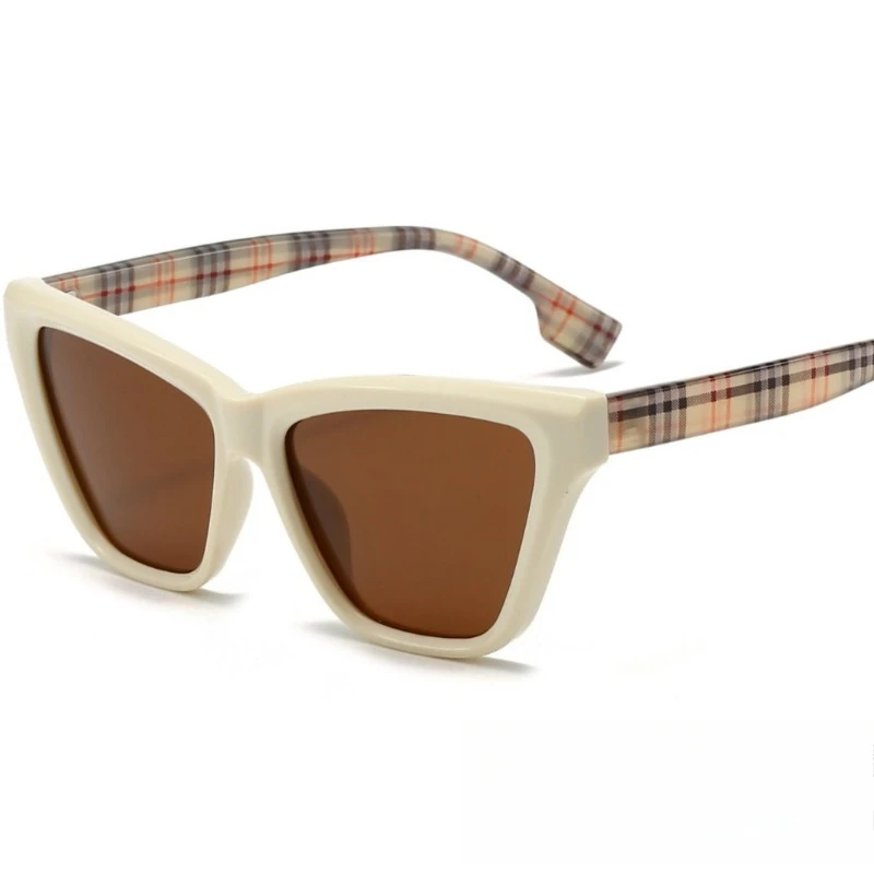 

​​2025 Cat-Eye Oversized Sunglasses UV400 Polarized, Retro Fashion for Women Men, Lightweight Chic & Driving Glasses​​