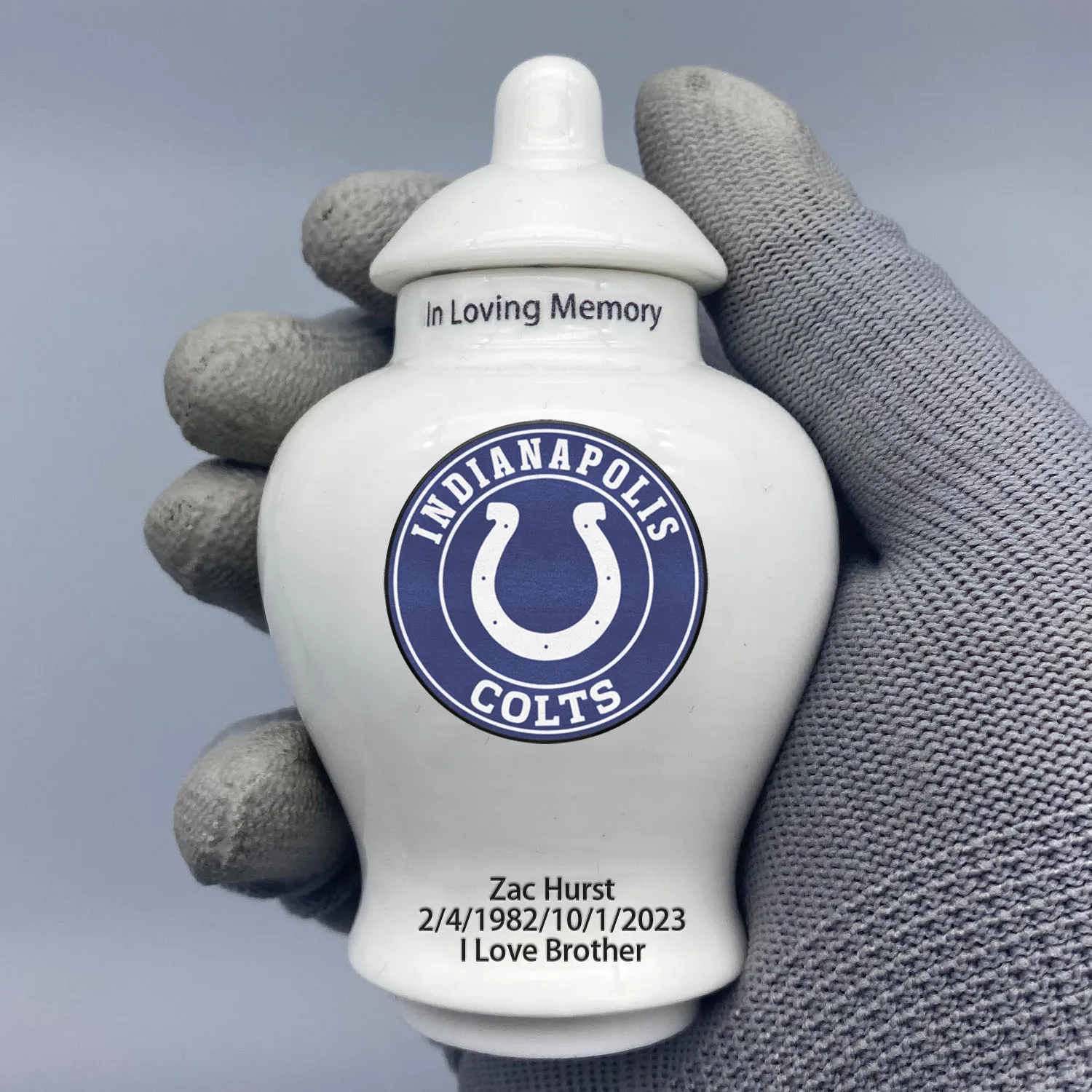 

Mini Urn for Indianapolis Colts-themed Logo Custom Urn.Send me the name/date you want to appear on the urn by Remarks Message.