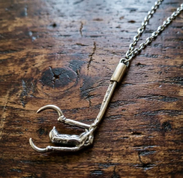 Gothic Claw Talon Necklace Oddities Raven Bird Skull Arty Crow Bird Pendant Goth Jewelry
