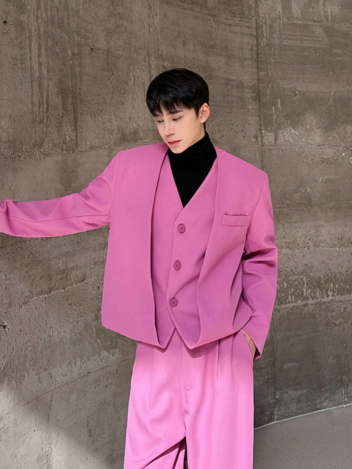 

Мужской костюм-двойка в корейском стиле для ранней весны: свободные брюки и куртка до пола, молодежный тренд, весенняя одежда